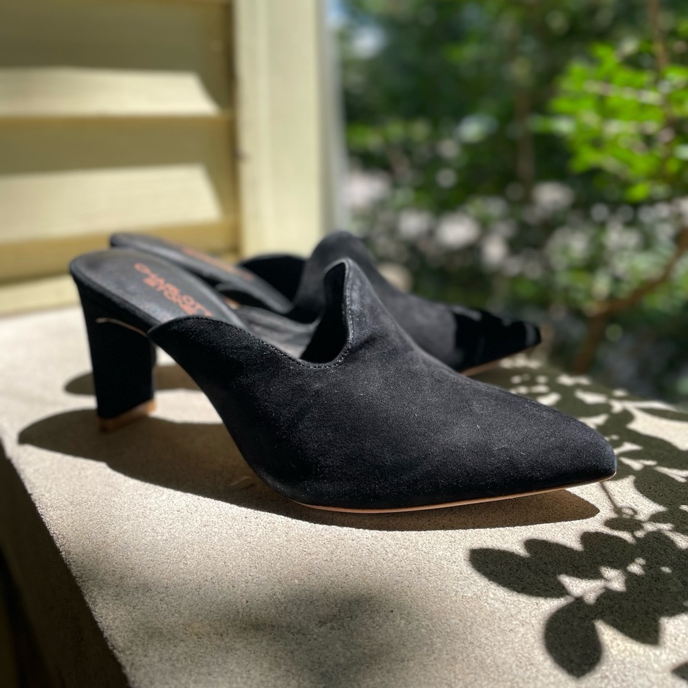 Charlotte Stone size 7 Kassia shoe, black suede.